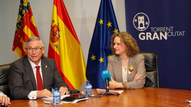 La alcaldesa Amparo Folgado y el concejal de Hacienda José Maroto durante la rueda de prensa de presentación de los presupuestos 2024