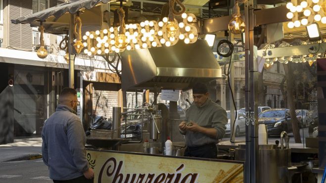 Un establecimiento de churros y buñuelos en València. Foto: Xisco Navarro 