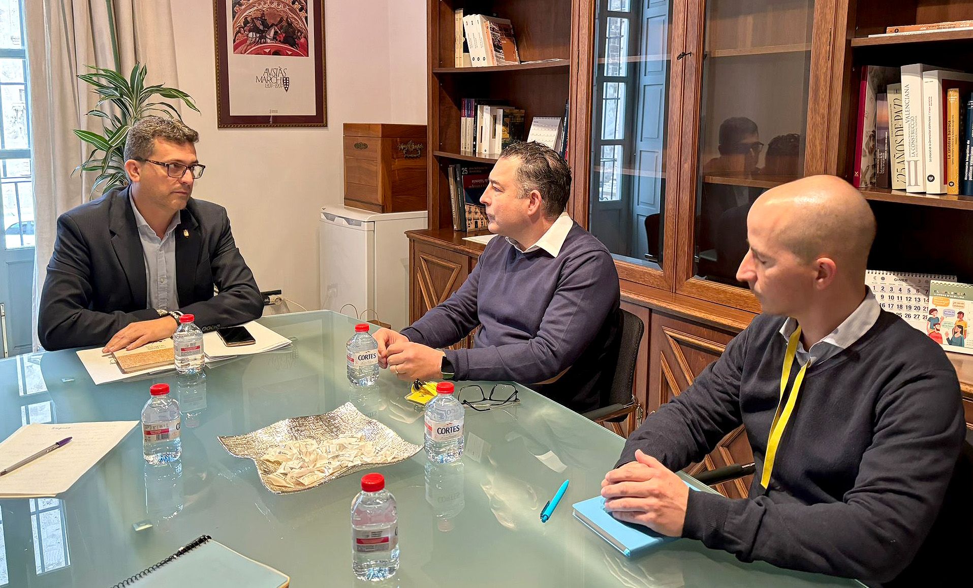 El diputado provincial de Innovación, Administración Electrónica y Fondos Europeos, Juan Ramón Adsuara, ha mantenido una jornada de trabajo con representantes de Telefónica