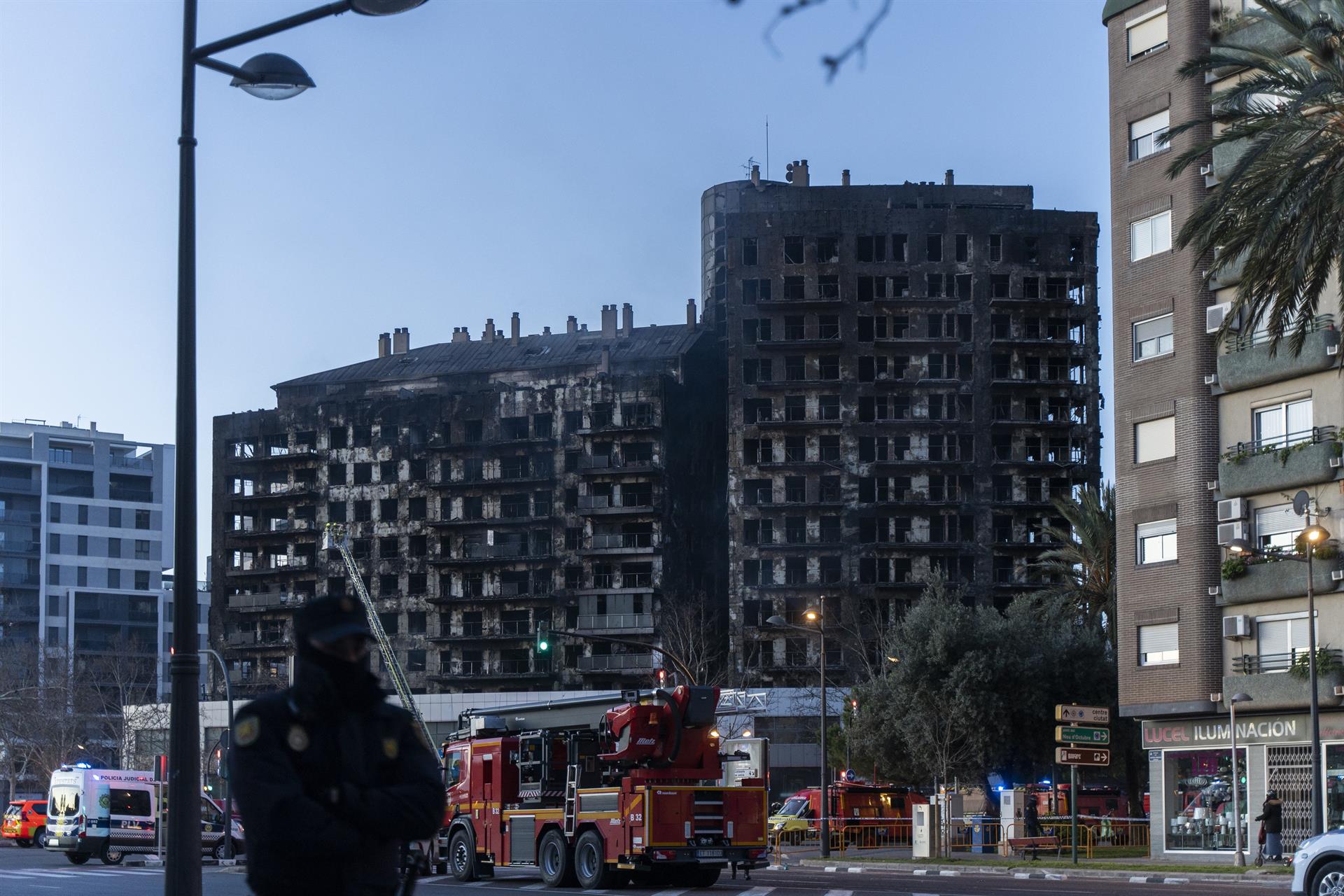 Edificio incendiado en el barrio de Campanar de València