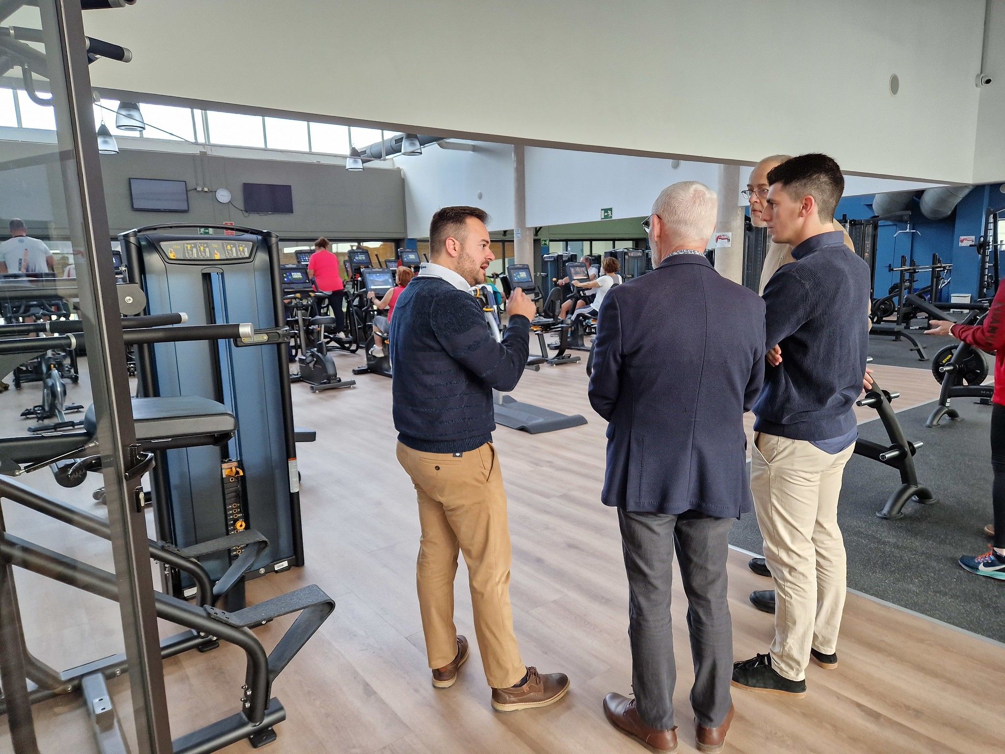 El acalde de Alboraya en su visita a la Ciutat de l'Esport