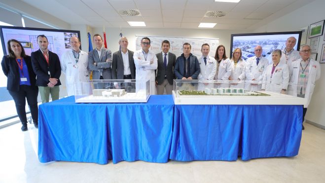 Visita al Hospital de la Fe de Carlos Mazón y el conseller de Sanidad, Marciano Gómez