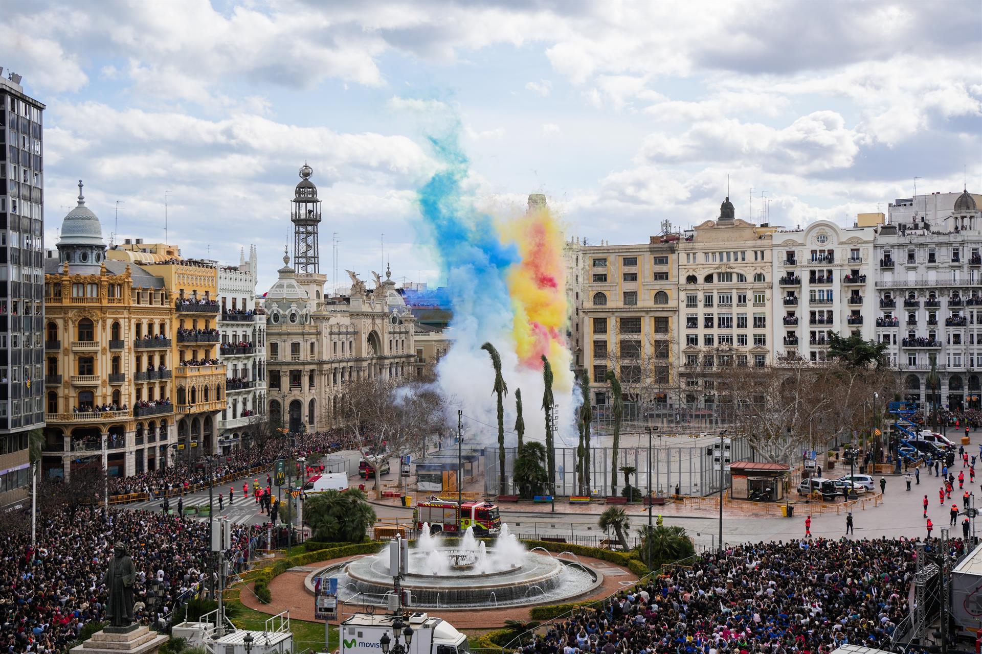 Mascletà a la plaça de l'Ajuntament hui 2 de març. Imatge: Jorge Gil - Europa Press