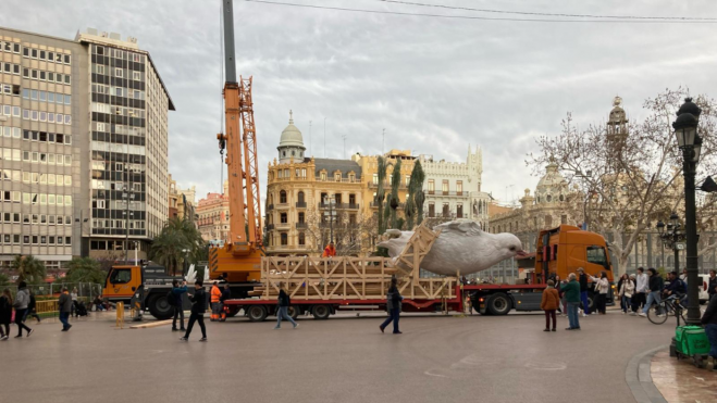 Primeres peces de la falla municipal de València 2024