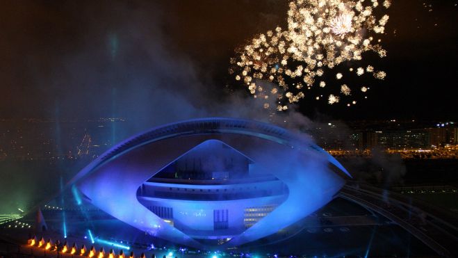 Castillo de Fallas desde Les Arts de Valencia Castillo de Fallas desde Les Arts de Valencia
