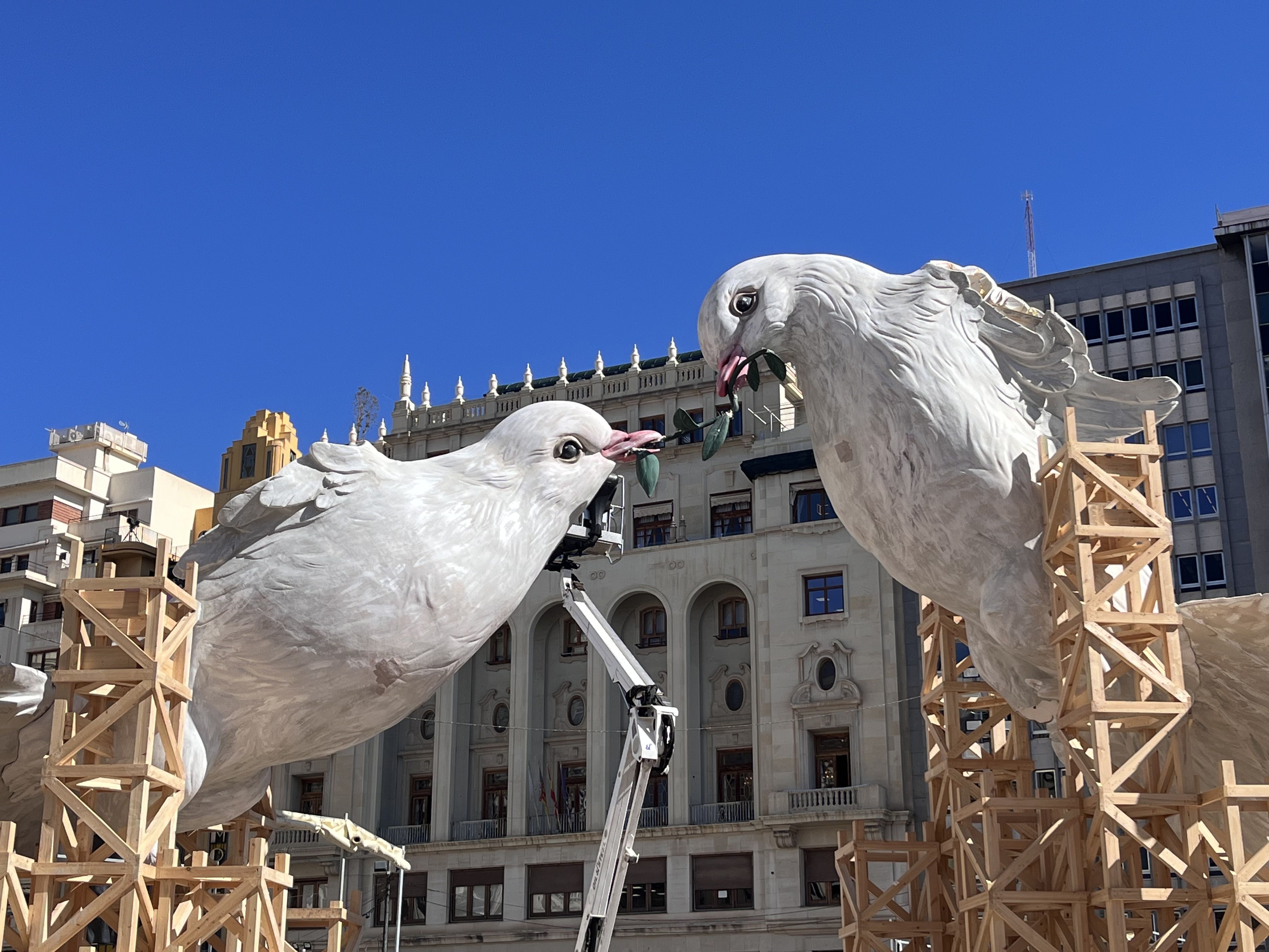 Falla municipal en la plaza del Ayuntamiento de València 2024