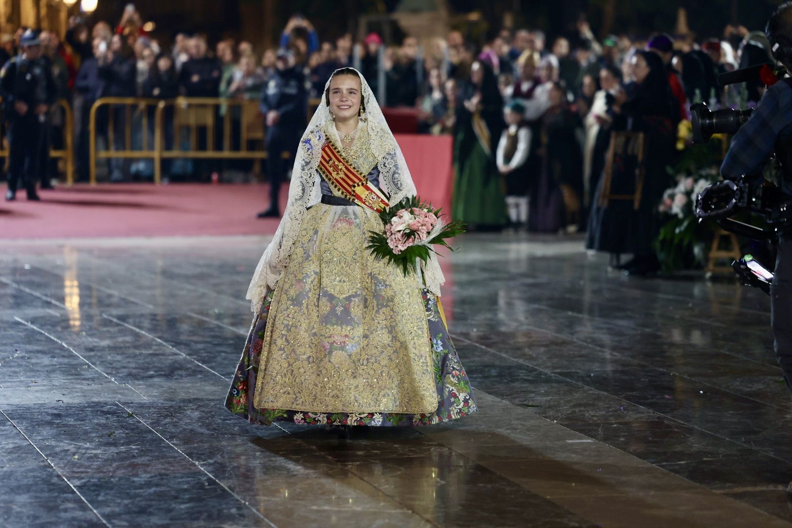 La Fallera Mayor Infantil Marina García, en la Ofrenda de València el 17 de marzo de 2024 (JCF)