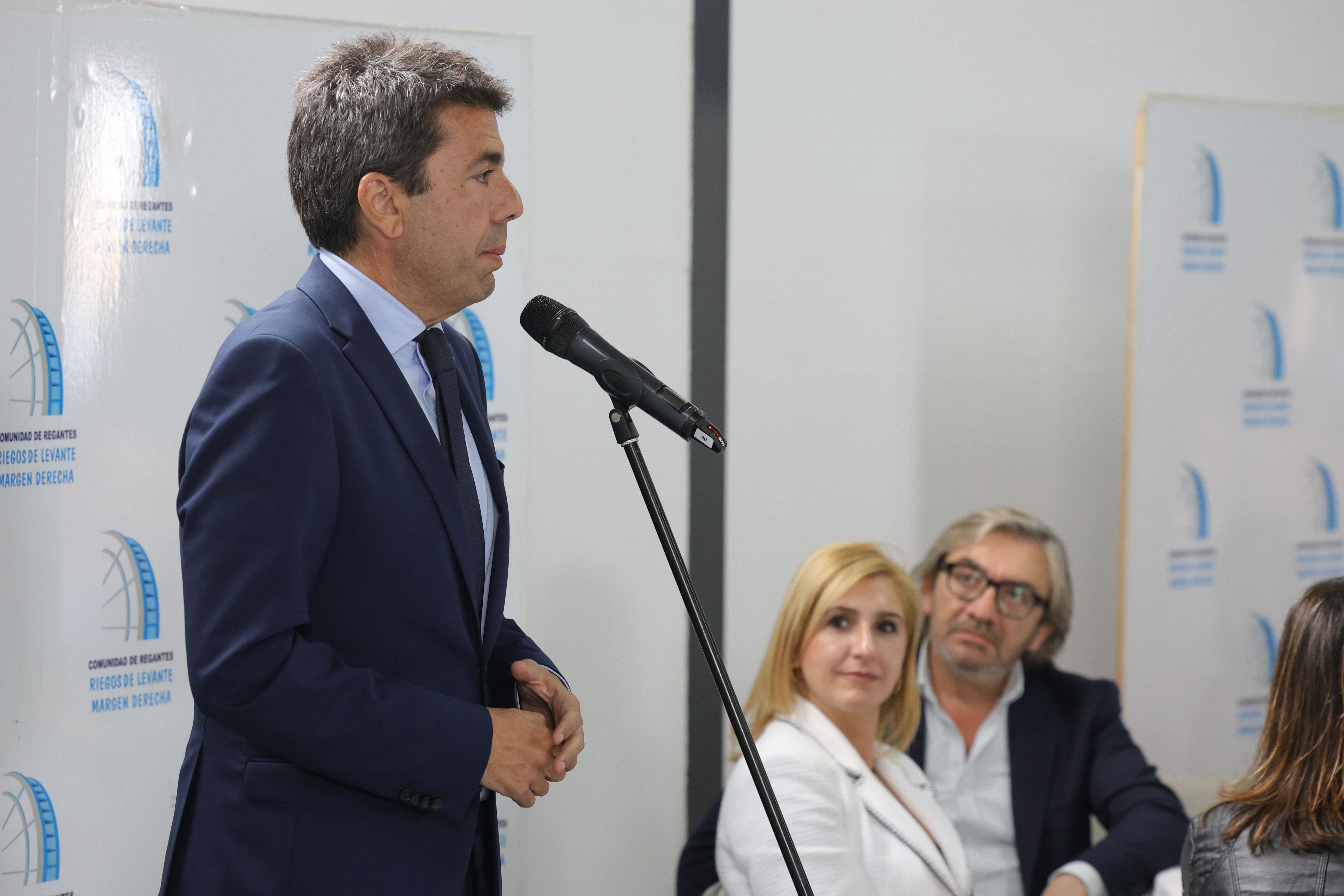 El president de la Generalitat, Carlos Mazón, ha mantingut una trobada amb regants de la província d'Alacant