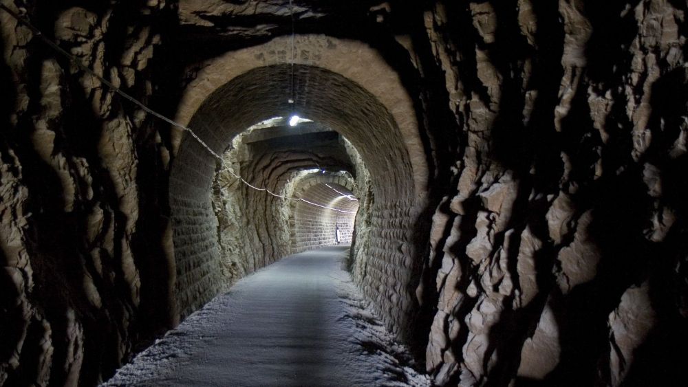 Uno de los túneles en la ruta de la Vía Verde de Ojos Negros