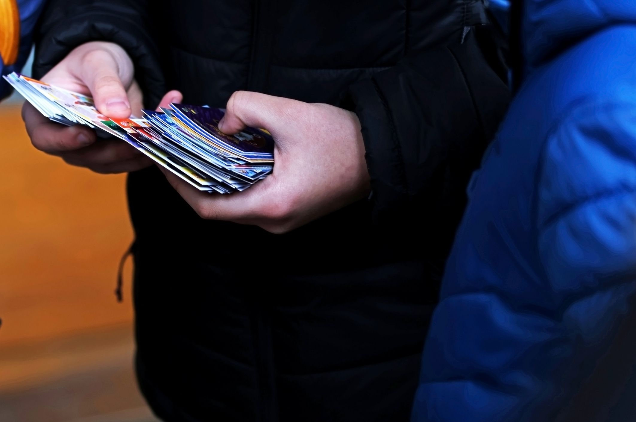 Una persona col·leccionista de cromos