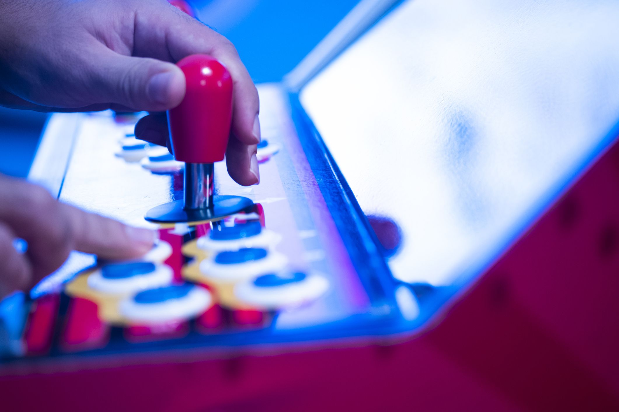 Un jugador en un torneig de videojocs clàssics