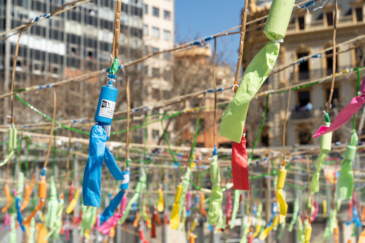 Fotografía de los artefactos pirotécnicos que componen una mascletà. Imagen: Xisco Navarro