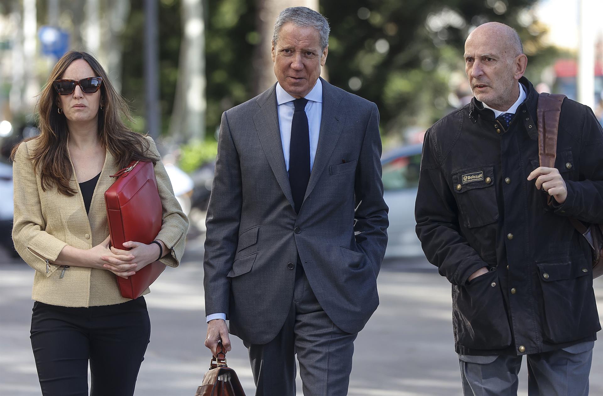 Zaplana a su llegada a los juzgados para declarar por el caso Erial. Foto Rober Solsona