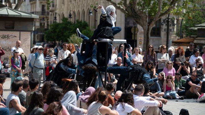 Espectáculo de Dansa València en la plaza del Ayuntamiento
