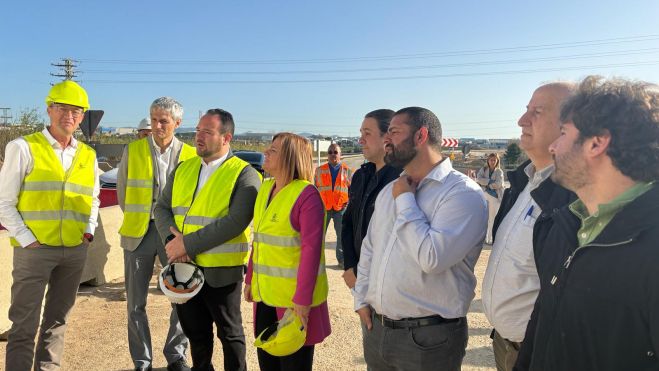 Javier Mansilla y Pilar Bernabé durante la visita a las obras de la N-220 Javier Mansilla y Pilar Bernabé durante la visita a las obras de la N-220