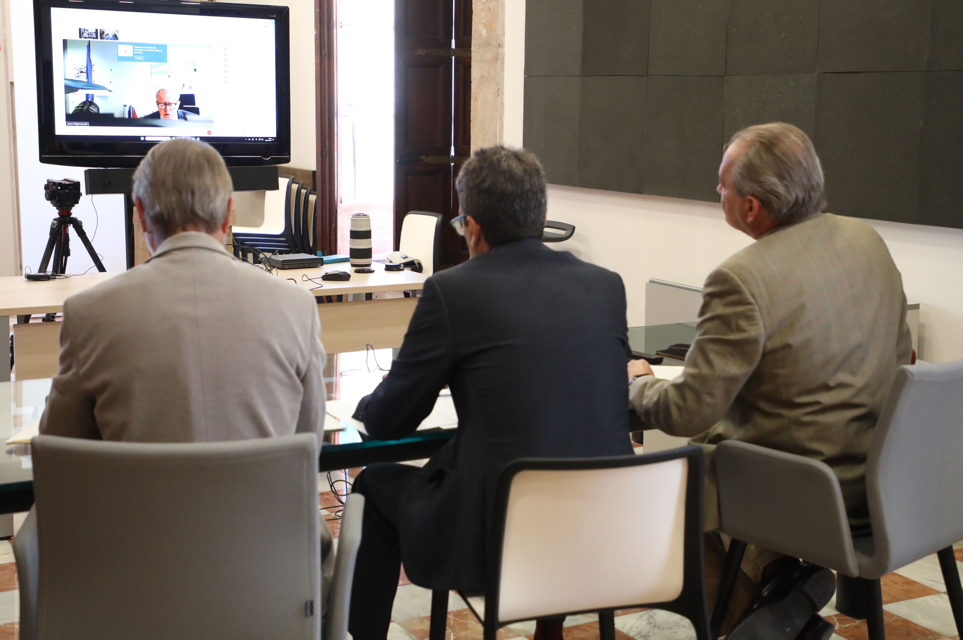 El president de la Generalitat i el conseller d'Agricultura, Ramaderia i Pesca mantenen una reunió amb el Comissari d'Agricultura de la Unió Europea, Janusz Wojciechowski