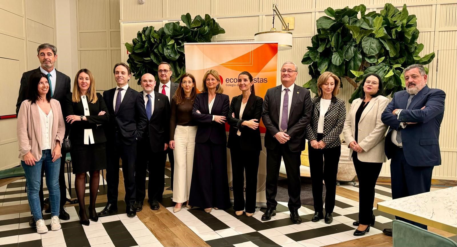 Entrega del premio ‘Directiva del año 2023’ del Colegio de Economistas de Valencia a Laura Ros