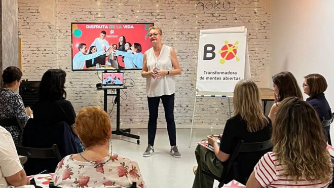 Brigitte Blandin impartiendo una formación