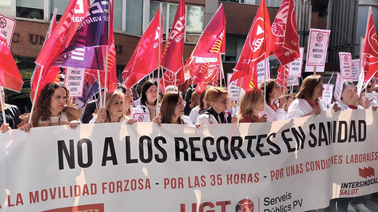 Protesta en un centro sanitario contra las políticas de la Conselleria de Sanidad. Imagen: FSS CCOO-PV