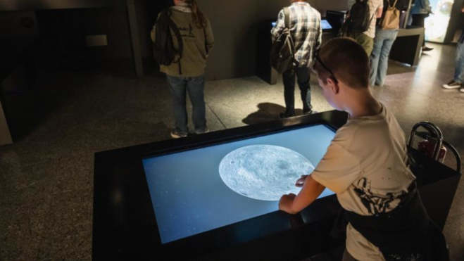 Exposició "La Lluna a l'abast de les teues mans" en el Museu dels Ciències de València