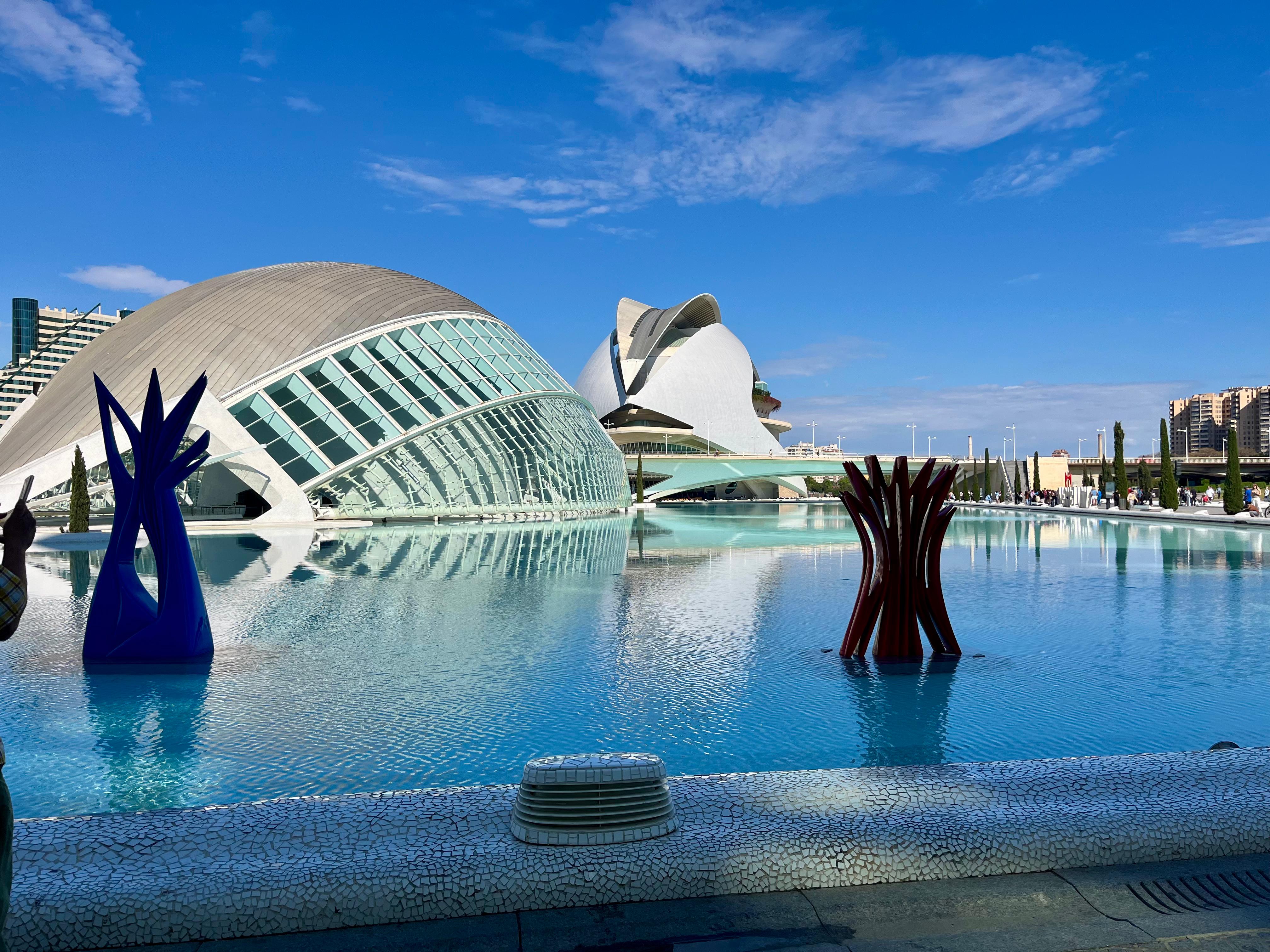 Escultura de Pablo Atchugarry en la Ciutat de les Arts i les Ciències de València
