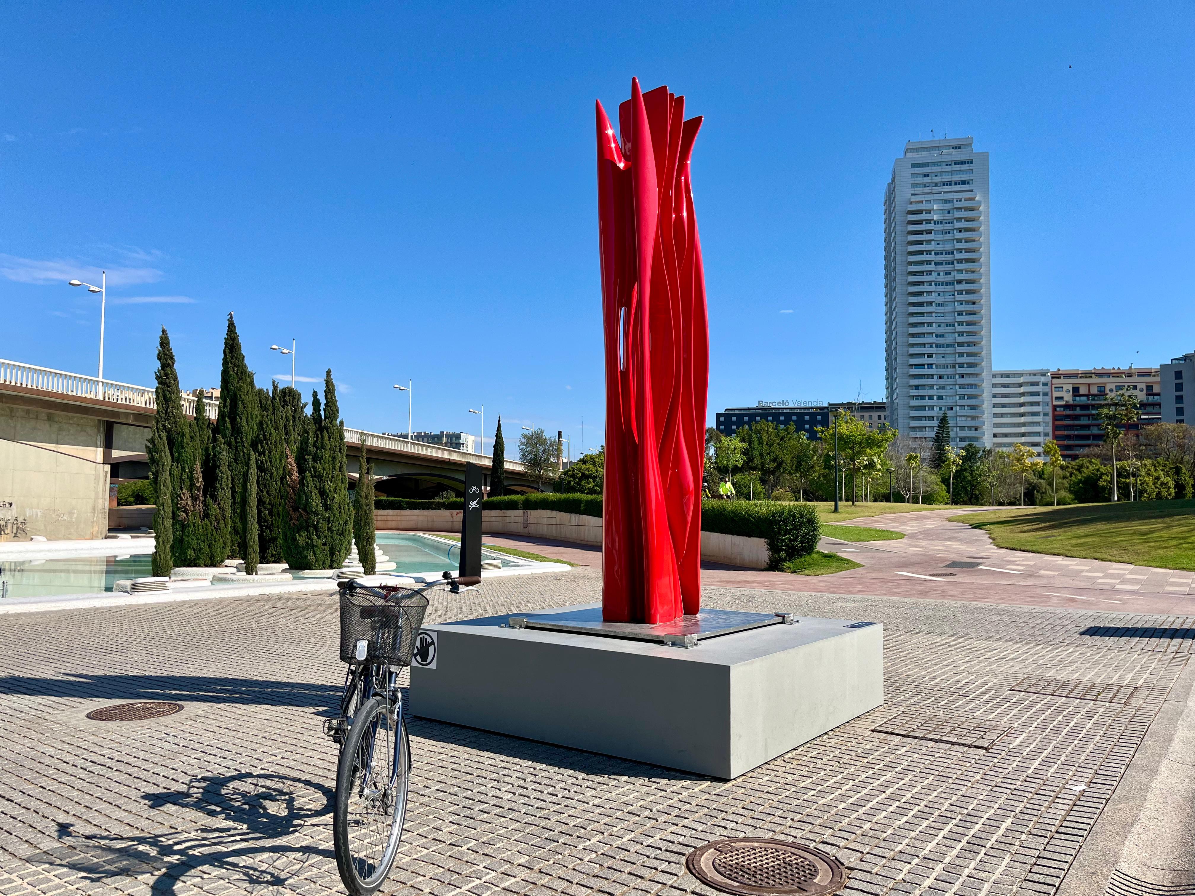 Escultura de Pablo Atchugarry en la Ciutat de les Arts i les Ciències de València