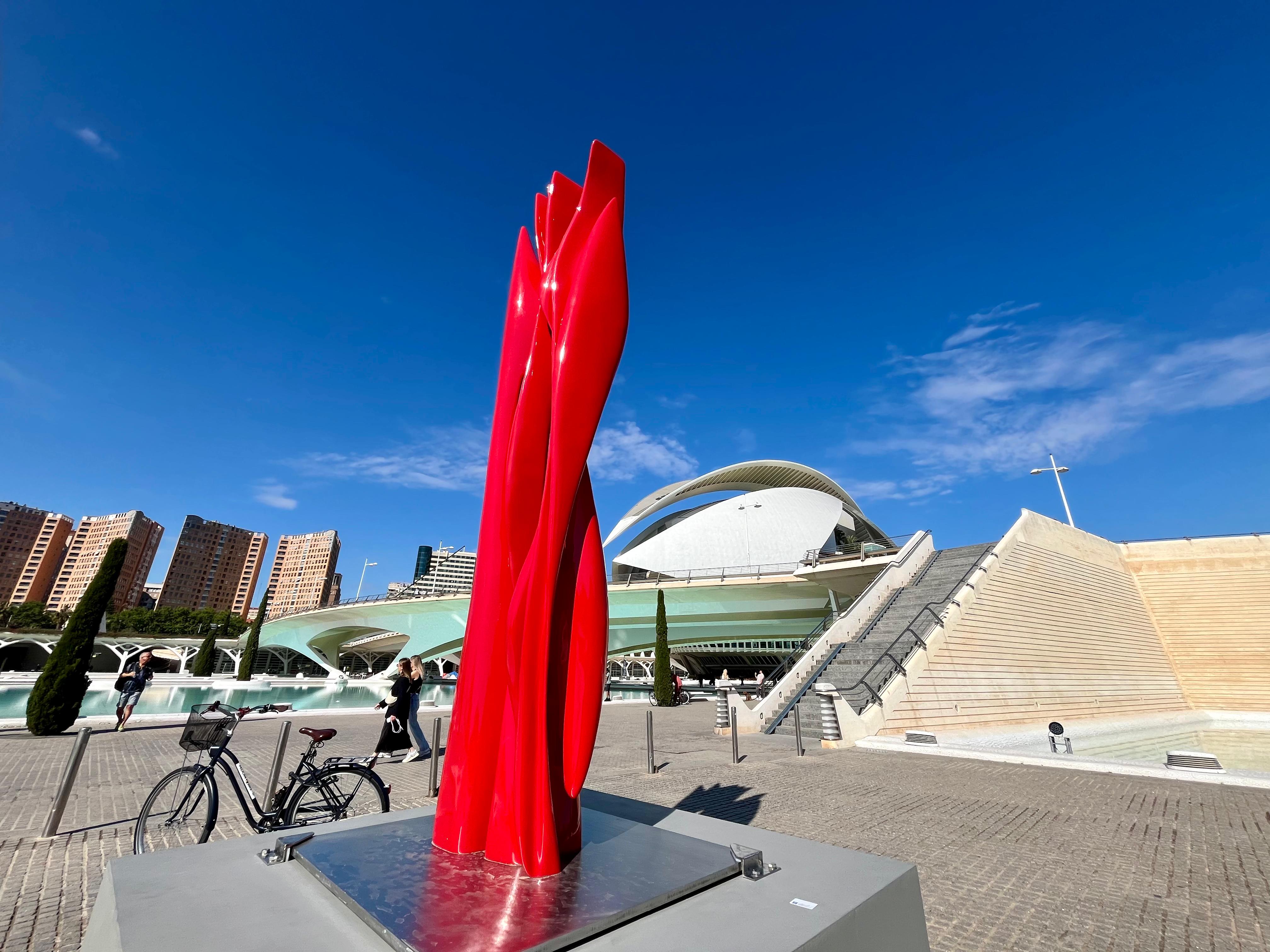 Escultura de Pablo Atchugarry en la Ciutat de les Arts i les Ciències de València