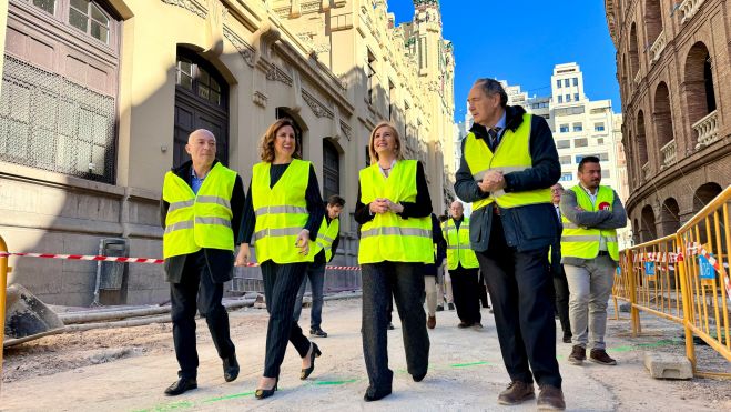 L'alcaldessa María José Catalá i la consellera Salomé Pradas visiten les obres de Metrovalencia al carrer Alacant