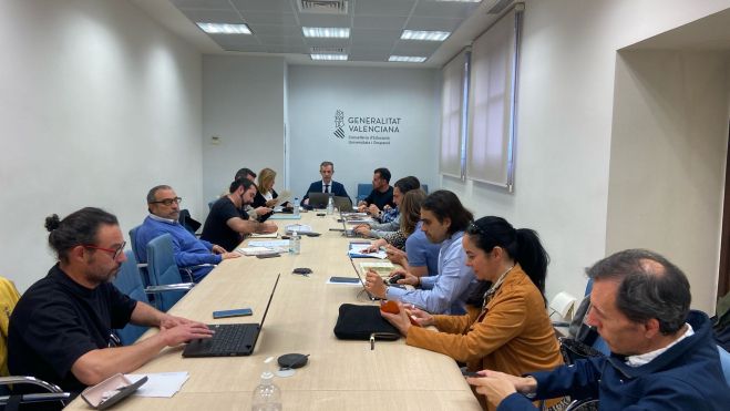 Reunión entre el director general de Centros Docentes, Jorge Cabo, y los sindicatos Reunión entre el director general de Centros Docentes, Jorge Cabo, y los sindicatos