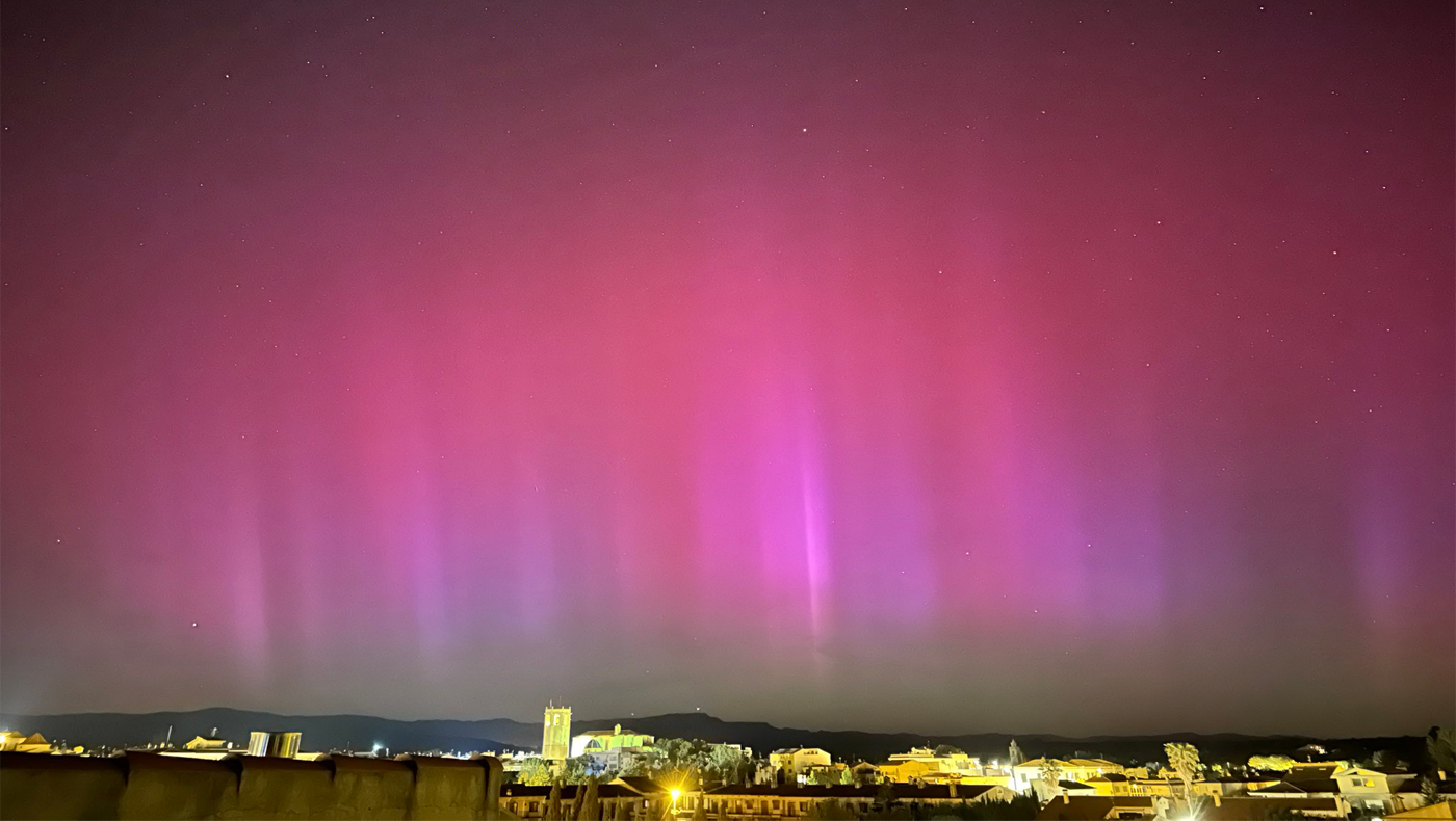 Aurora Boreal captada a Sant Mateu per Héctor Doménech