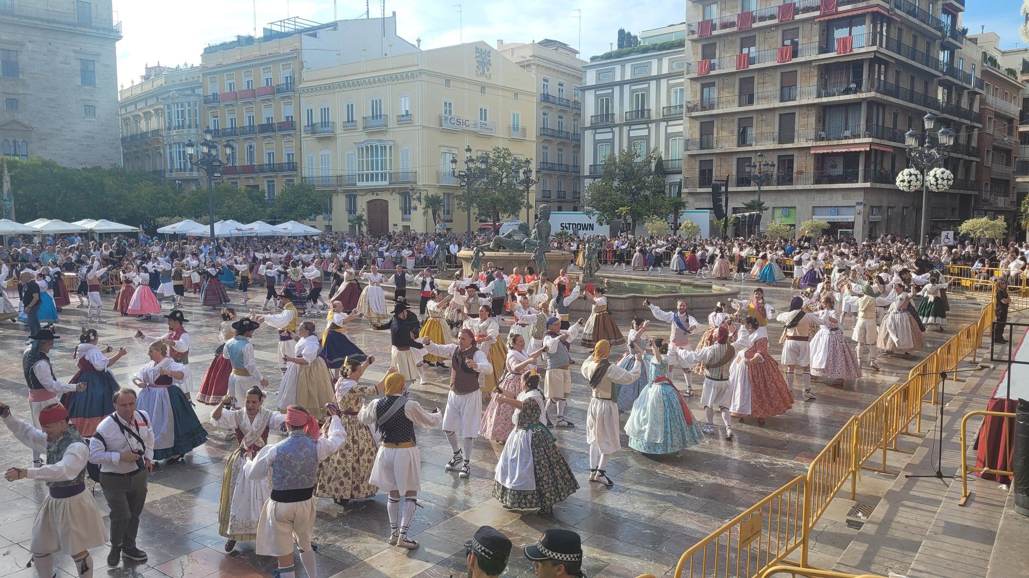 Dansaes a la Mare de Déu dels Desemparats