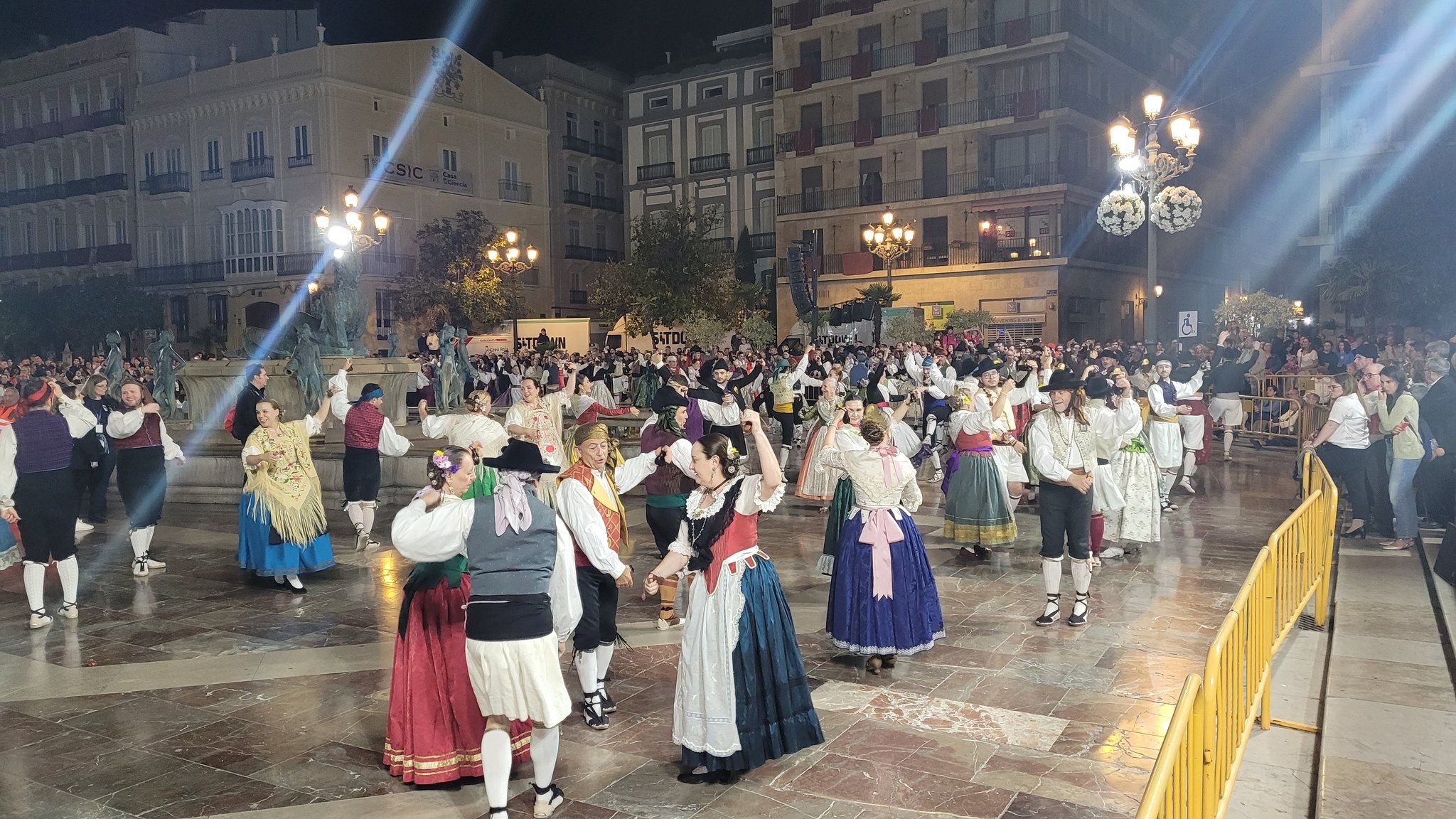 Dansaes a la Mare de Déu dels Desemparats