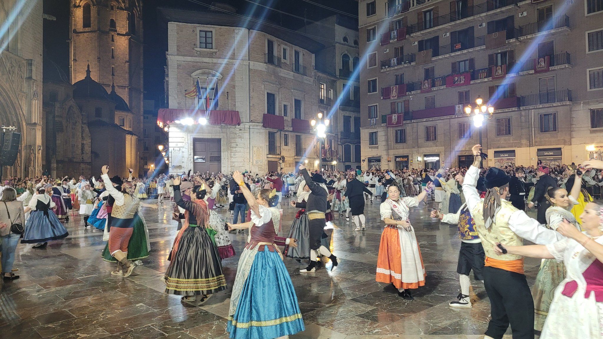 Dansaes a la Mare de Déu dels Desemparats