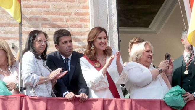 Llanos Massó, Carlos Mazón, María José Catalá i María José Ferrer San Segundo durant el trasllat de la Mare de Déu