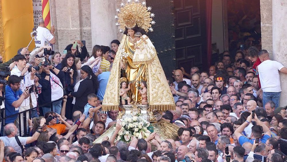 Traslado de la Virgen de los Desamparados en Valencia. Foto Alberto Saiz