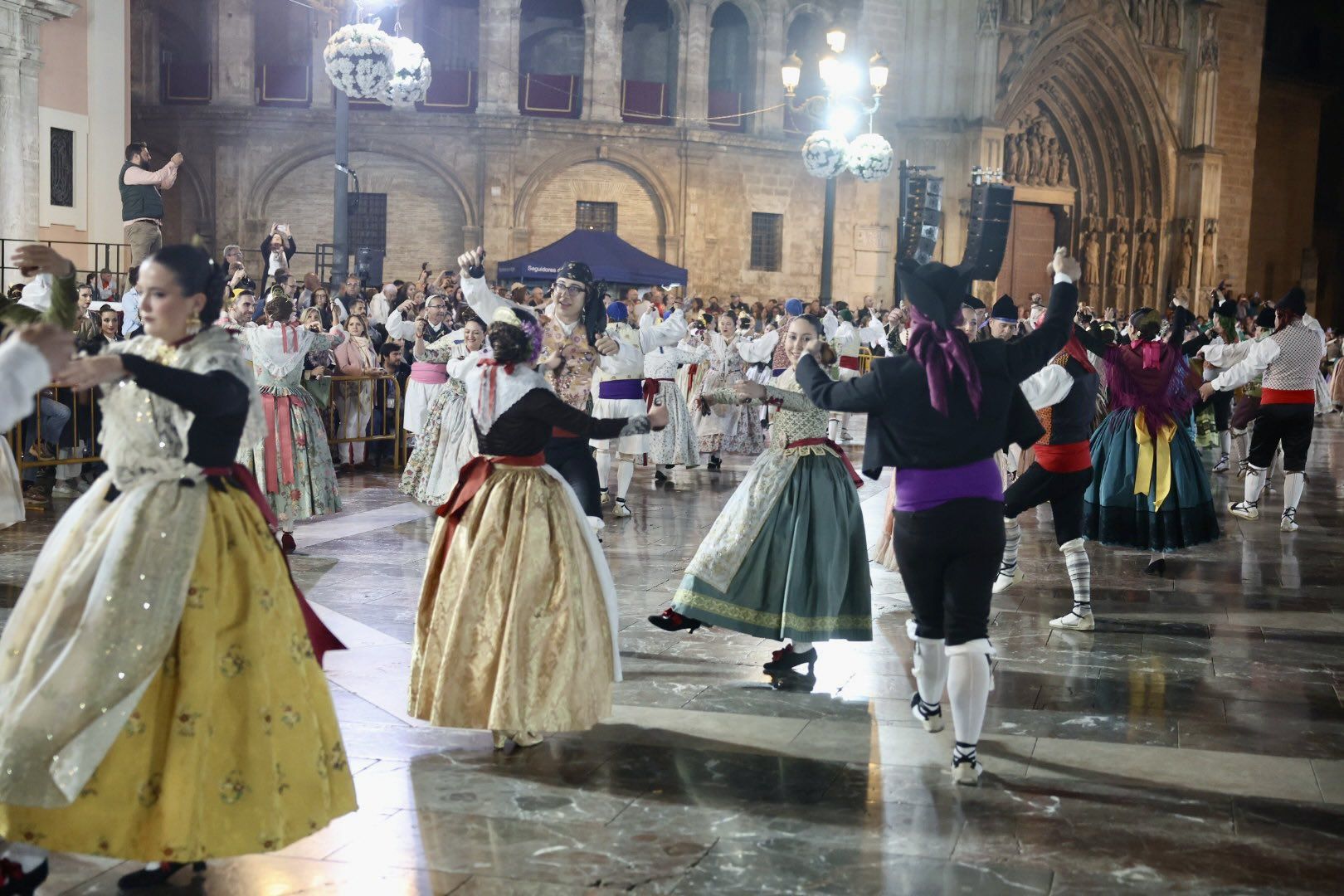 Dansaes a la Mare de Déu dels Desemparats