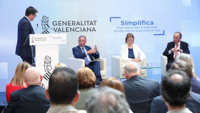 Salvador Navarro, Agnès Noguera y José Vicente Morata, durante la presentación del Plan Simplifica