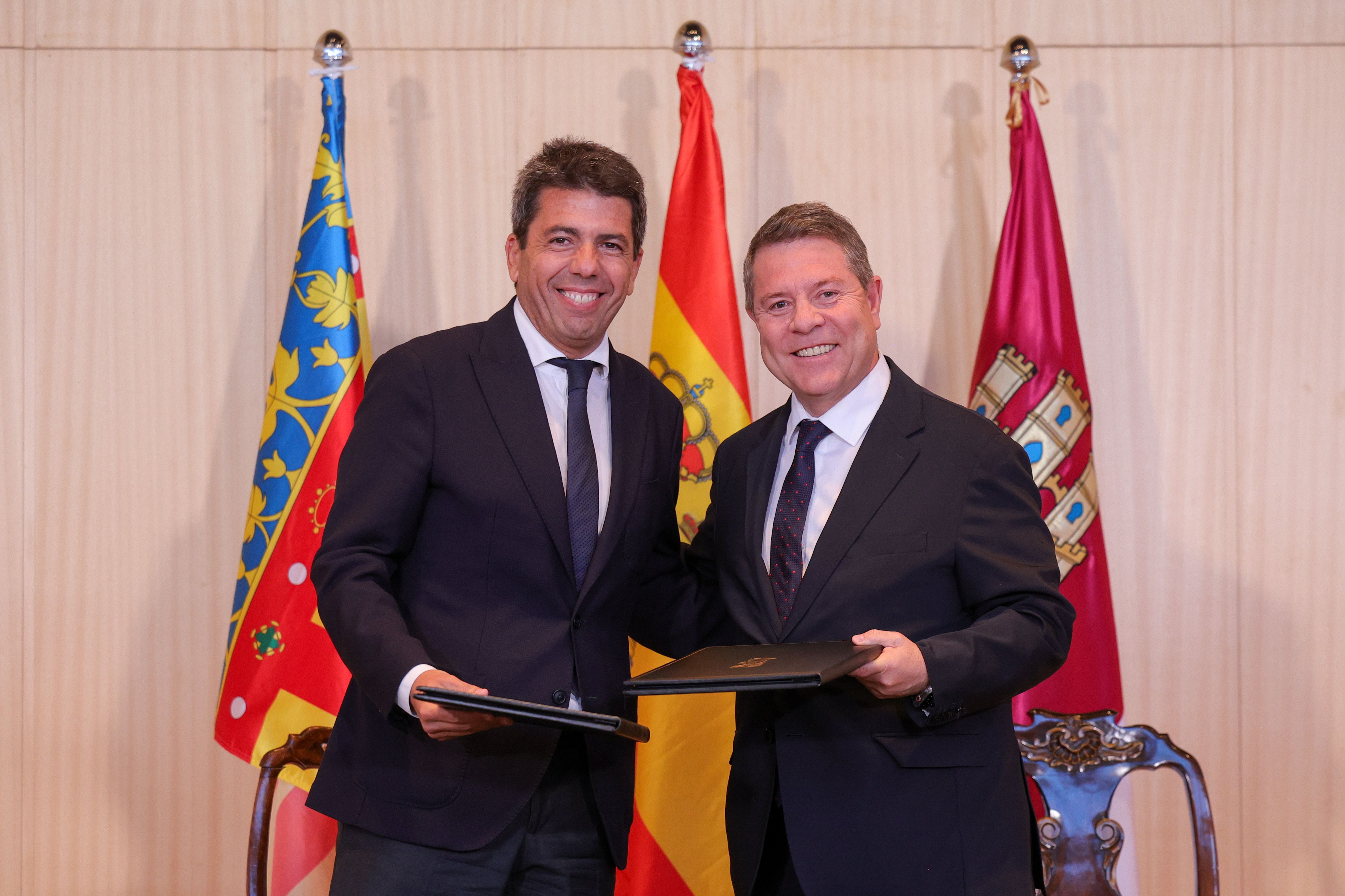 El president de la Generalitat, Carlos Mazón, i el president de Castella-la Manxa, Emiliano García-Page