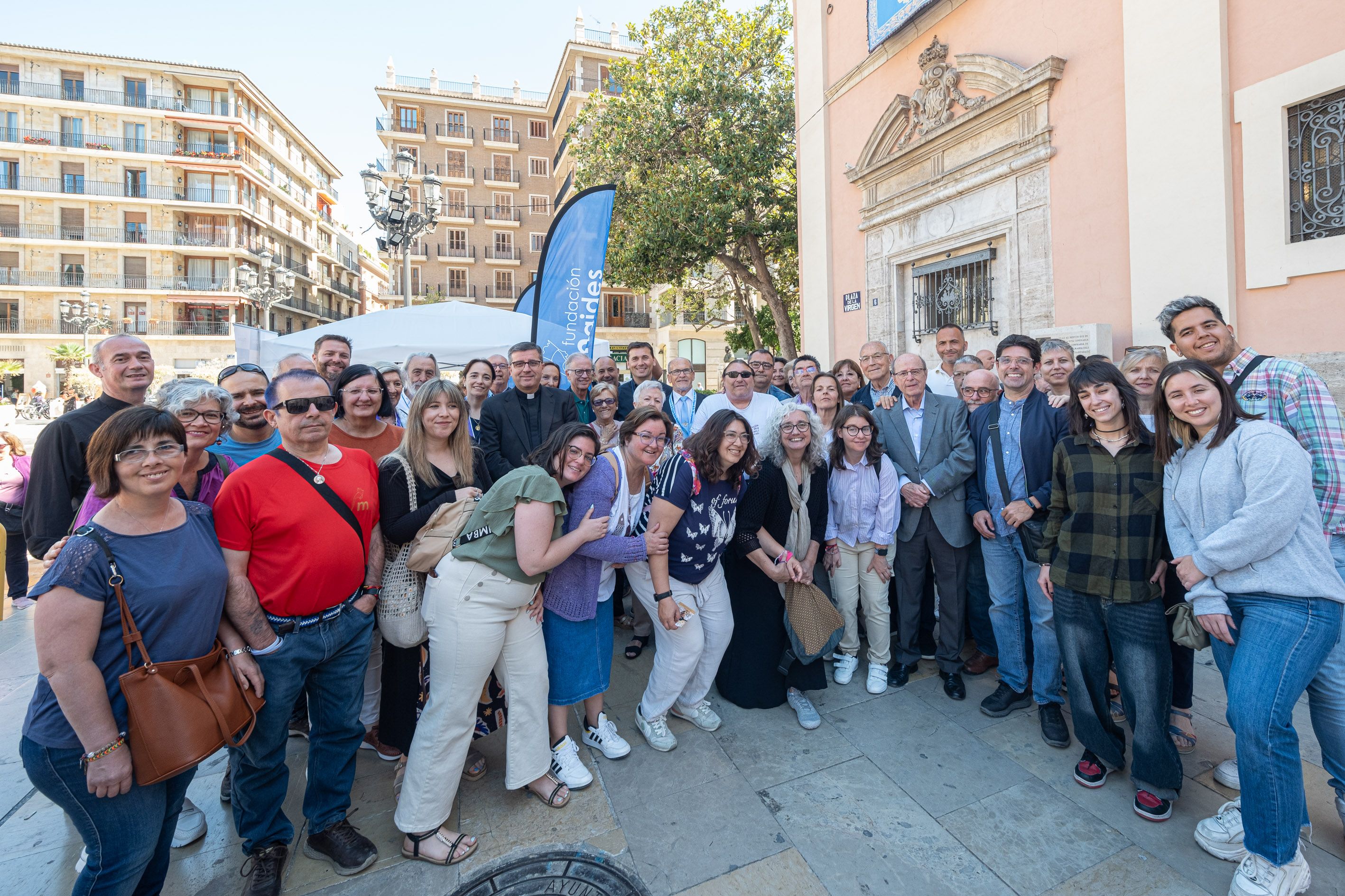 Besamanos a la Virgen de los Desamparados. Foto Víctor Gutiérrez