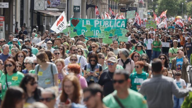 Manifestación en València durante la jornada de huelga en Educación del 23 de mayo. Imagen de Rober Solsona