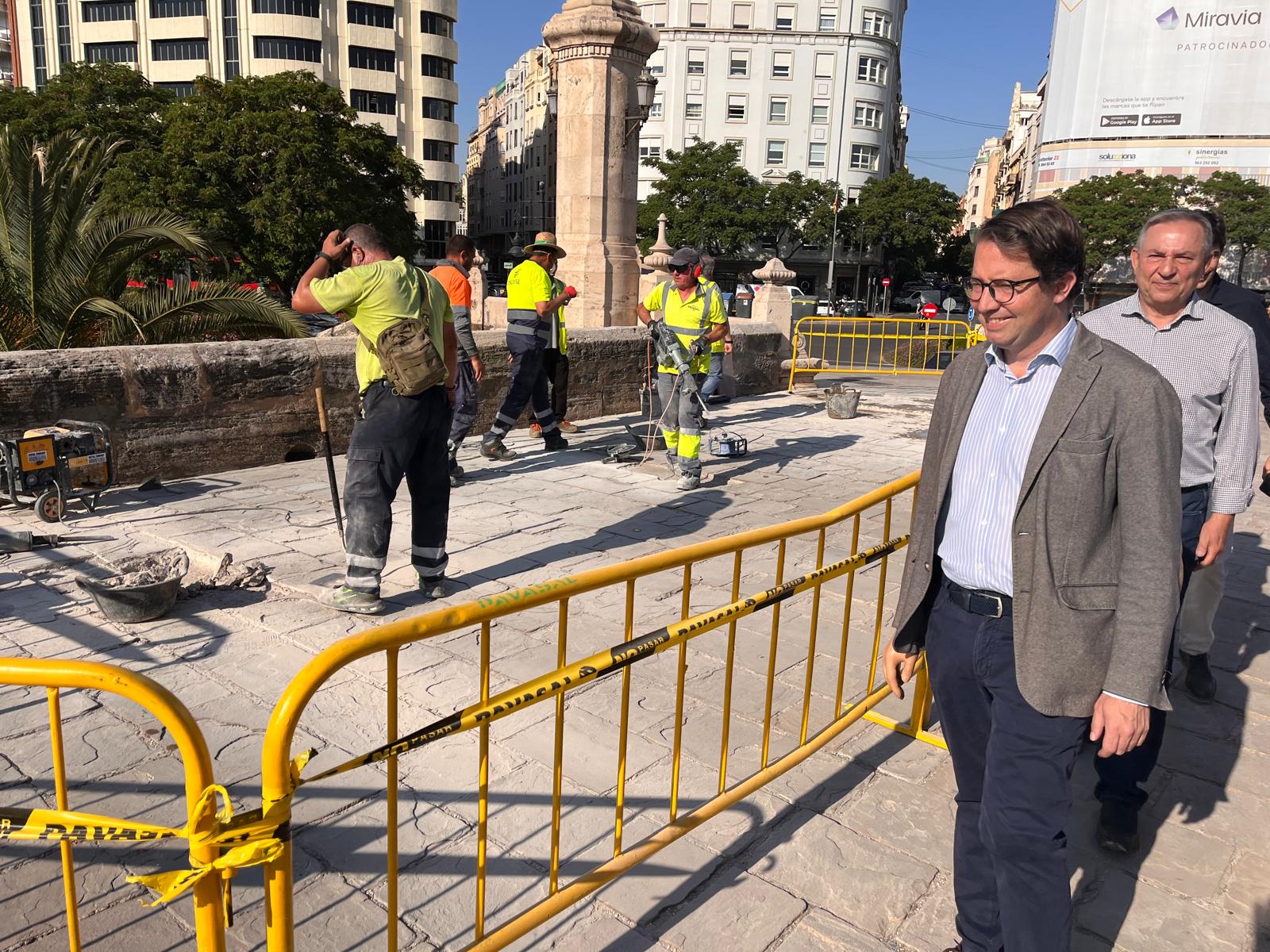 Juan Giner en la visita a las obras del Pont de la Mar de València