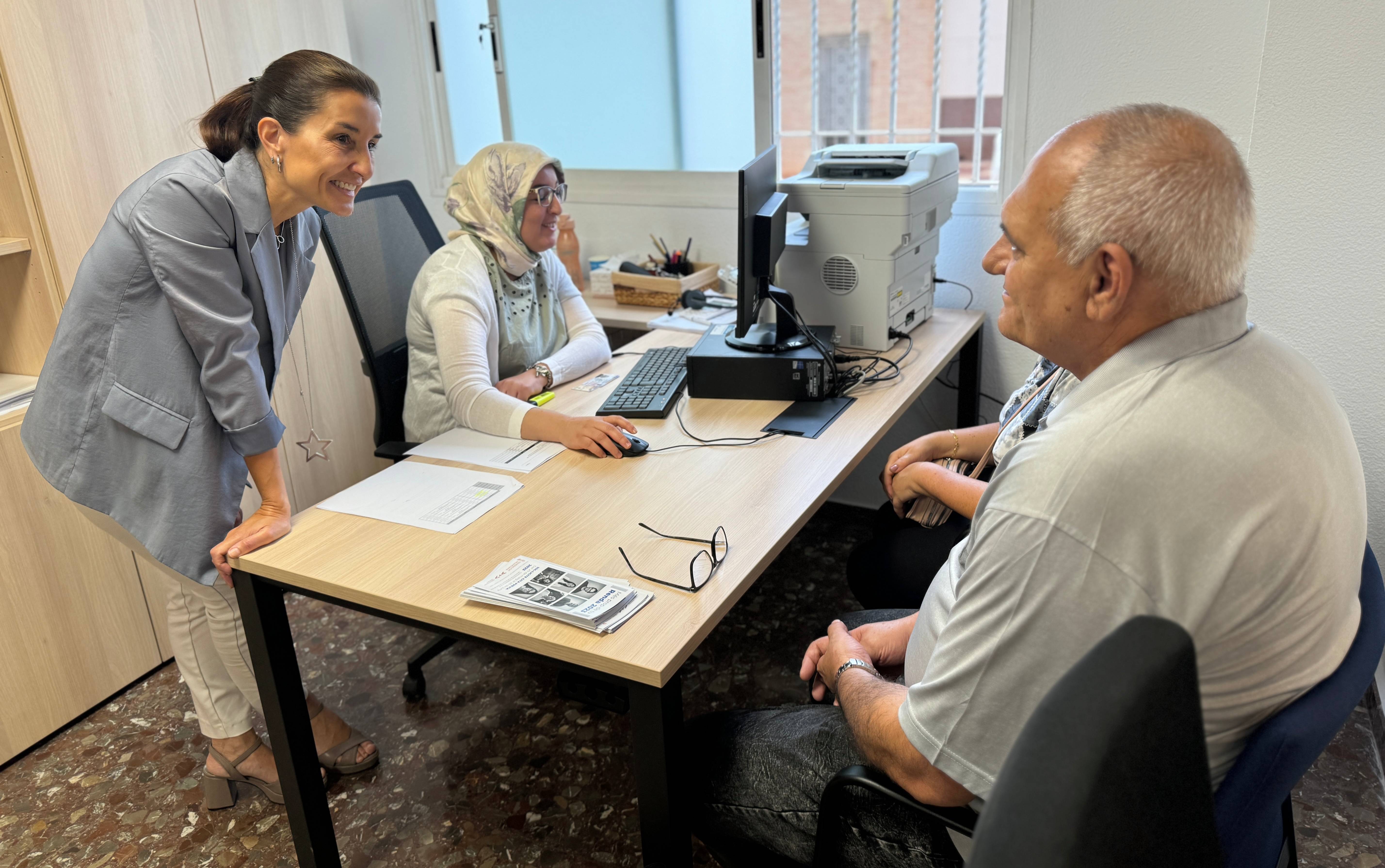 La consellera de Hacienda Ruth Merino visita la Oficina Liquidadora de Paterna