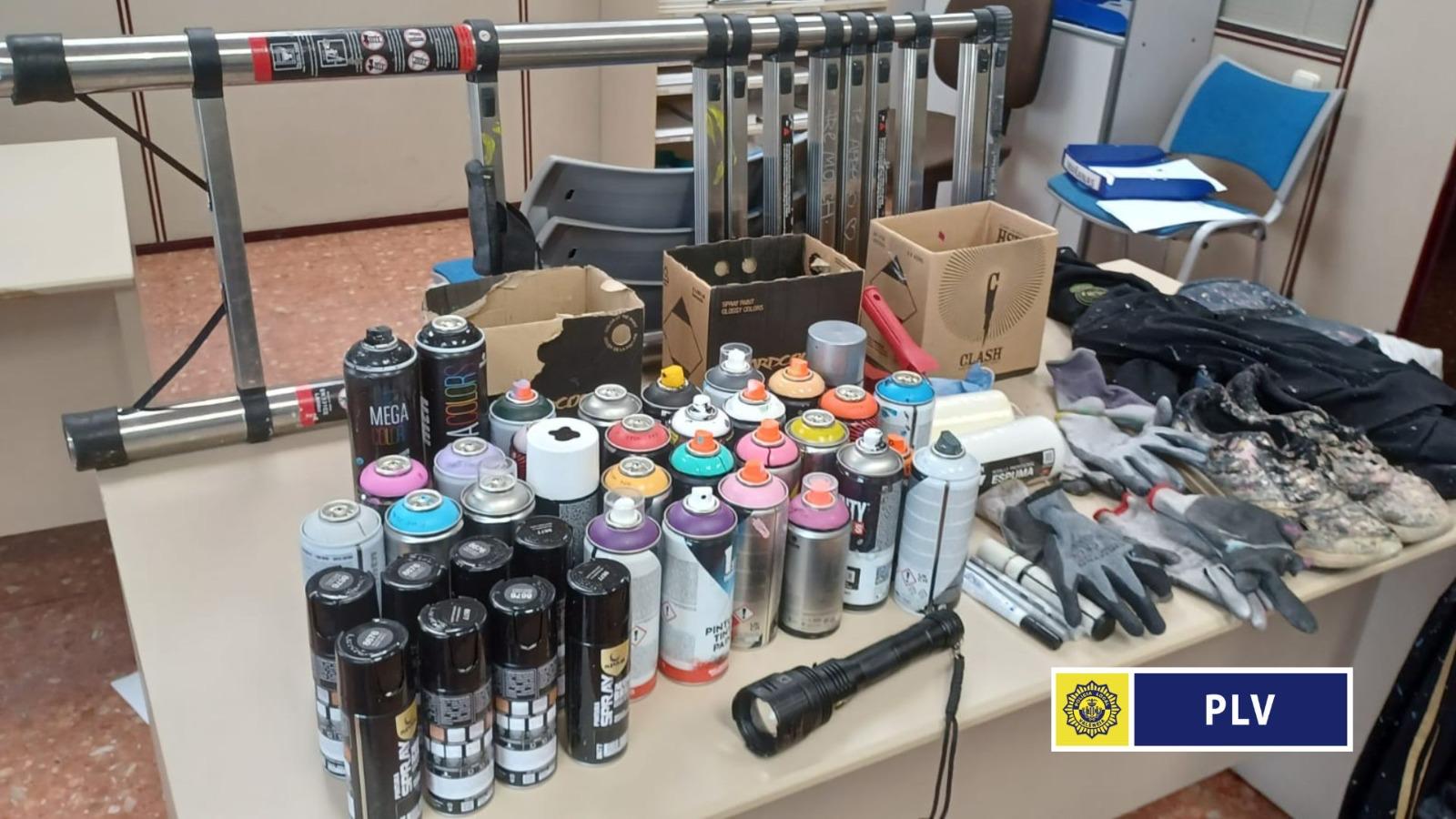 La Policía Local de Valencia intercepta a dos jóvenes que realizaban