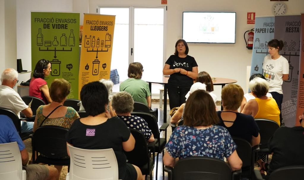 Sayo Gandia en una xarrada sobre residus a Ontinyent