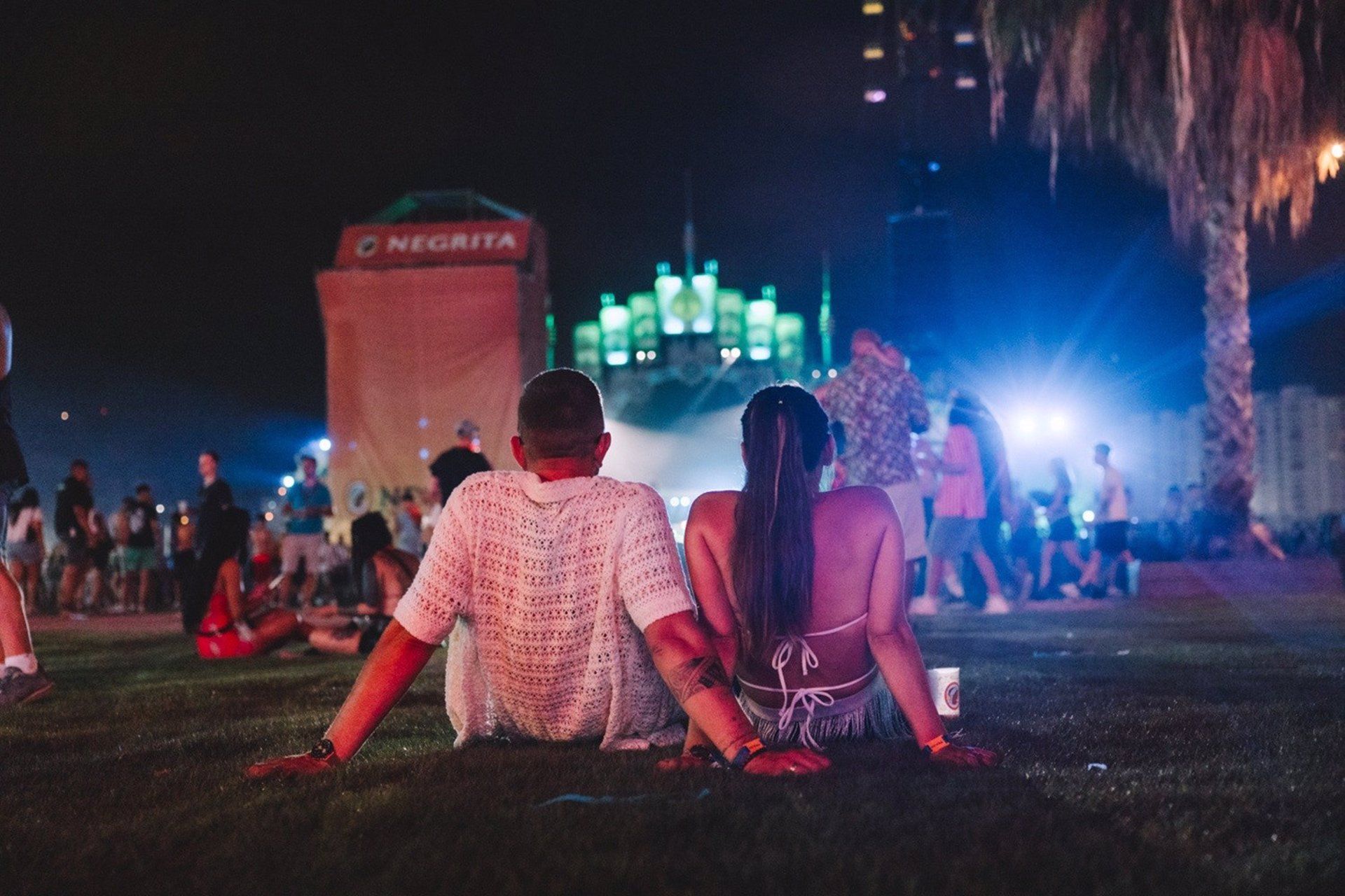 Una pareja en el Festival Medusa de Cullera