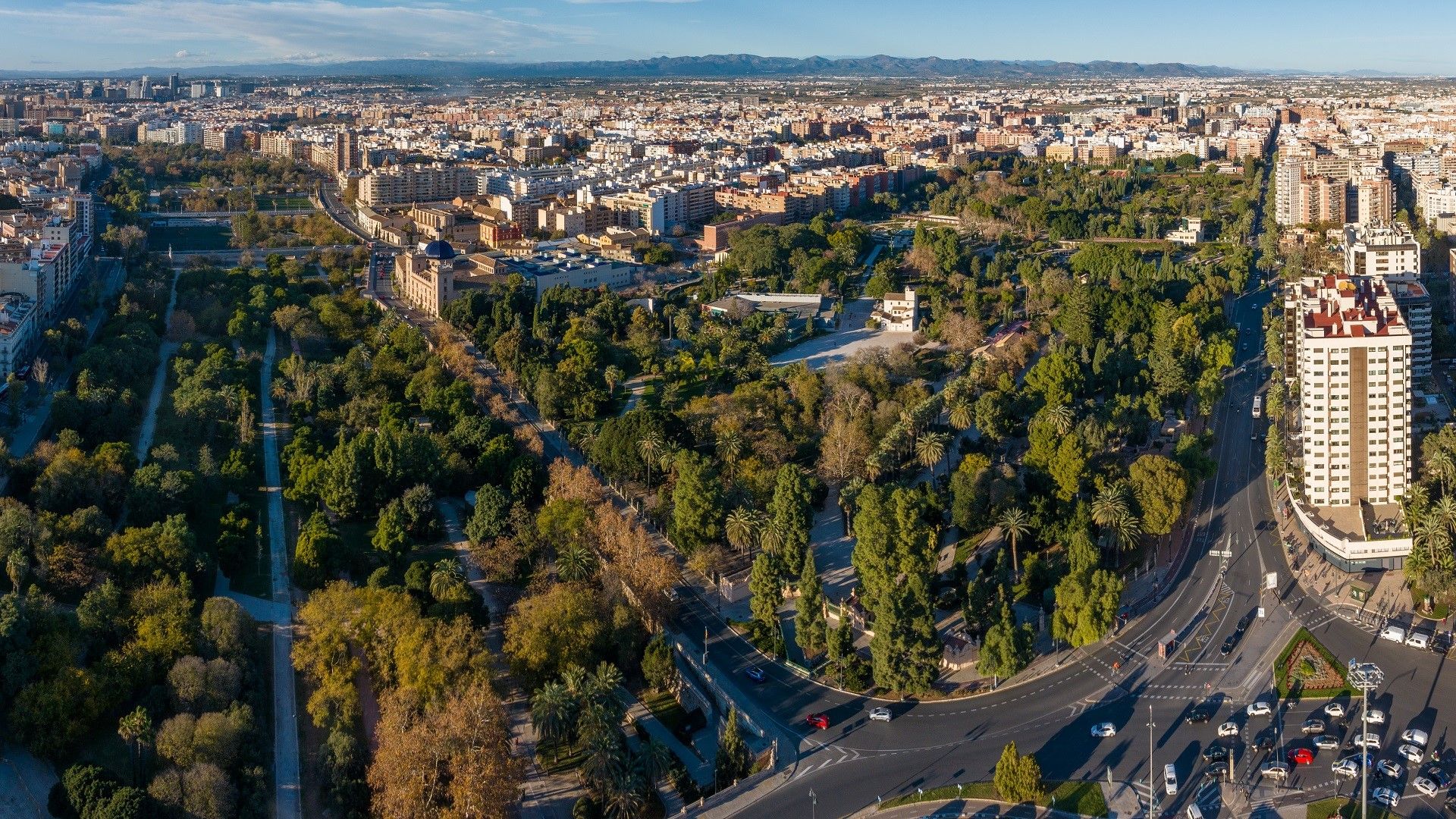 Vista aérea de los Jardines del Turia y los Jardines del Real Vista aérea de los Jardines del Turia y los Jardines del Real