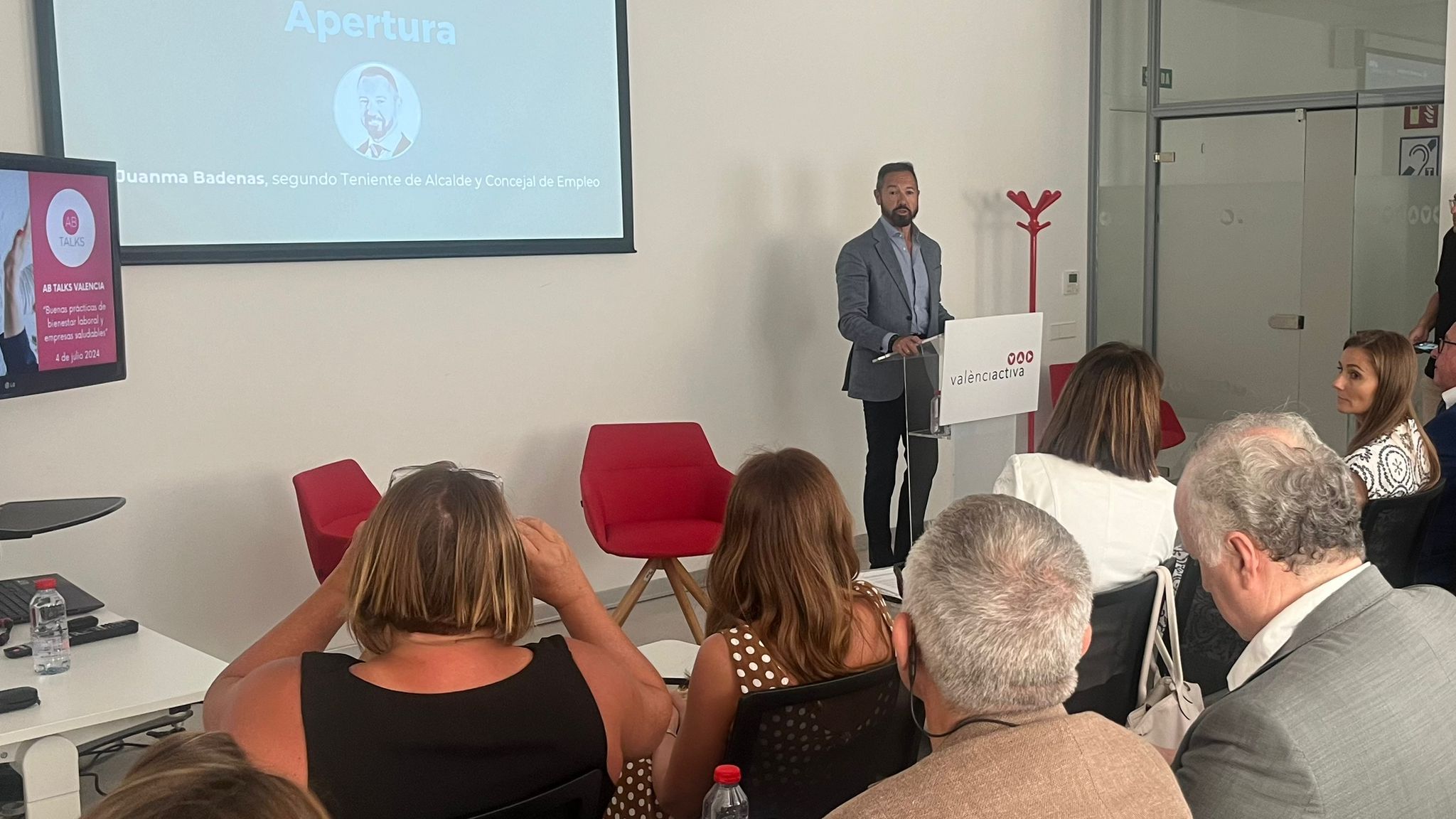 El concejal de Empleo de València, Juanma Badenas