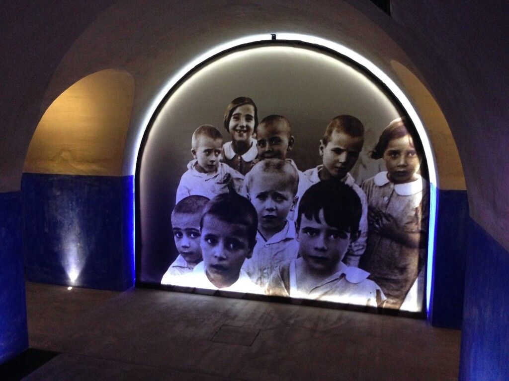 Interior del refugio antiaéreo del grupo escolar del Ayuntamiento de València
