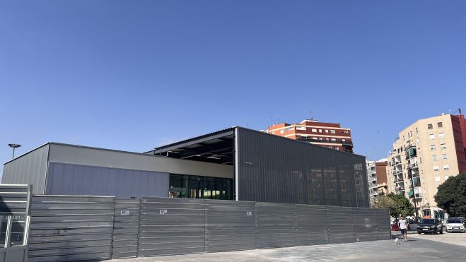 Una parte del nuevo edificio en el exterior de la estación de AVE Joaquín Sorolla de València
