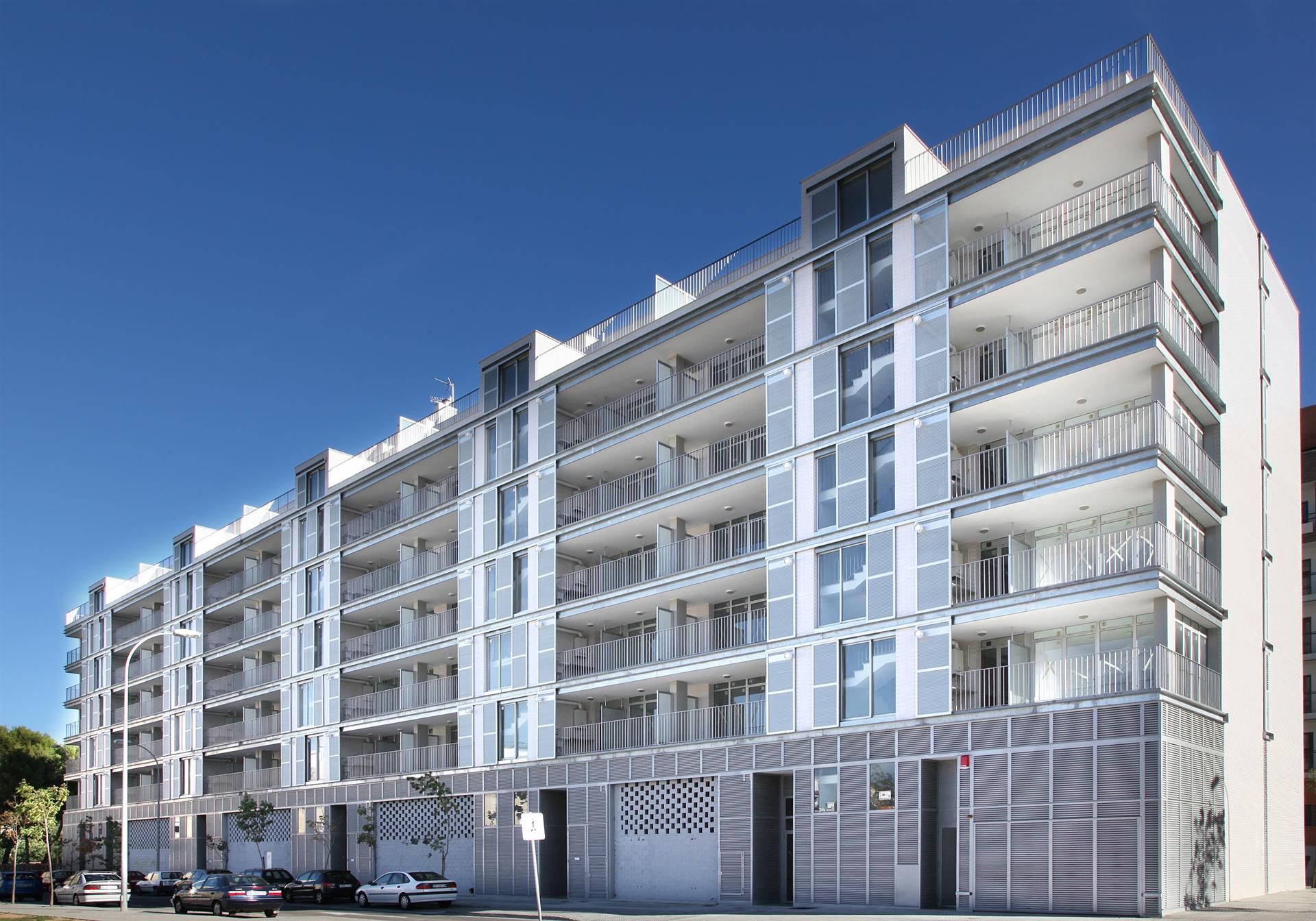 Un edificio en una ciudad valenciana